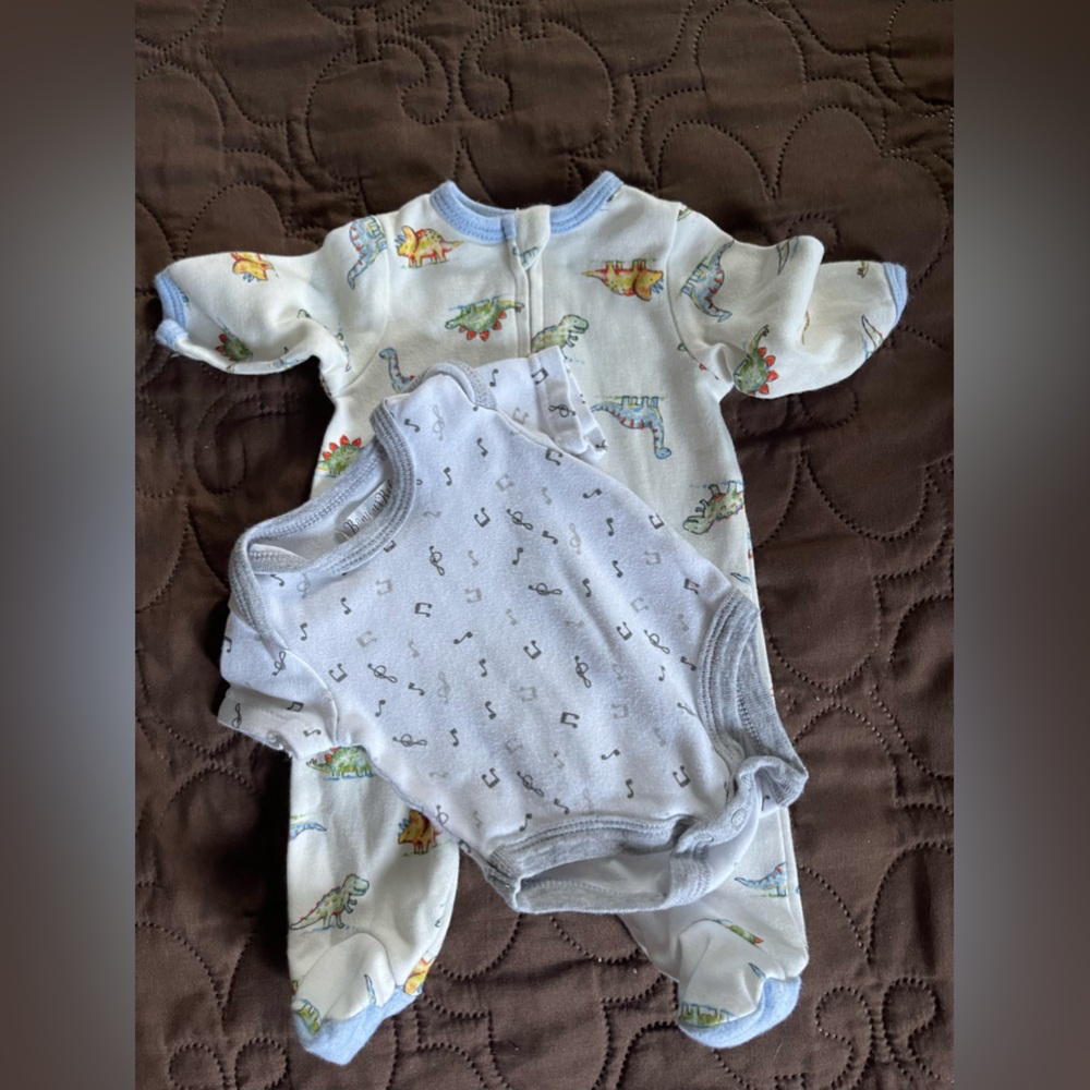 5/10$ Bundle of two preemie onesies